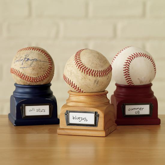 1004032_BaseballPodium_0509