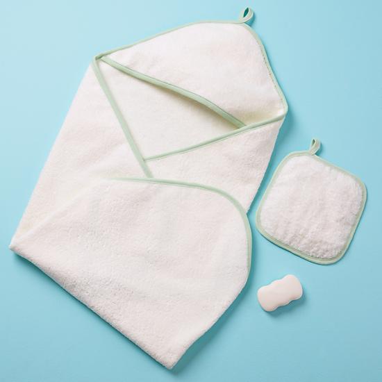 3008012_HoodedTowel_07F1