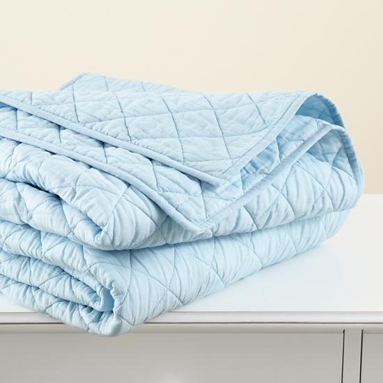 Bedding_MovingBlanket_Quilt_BL_1211