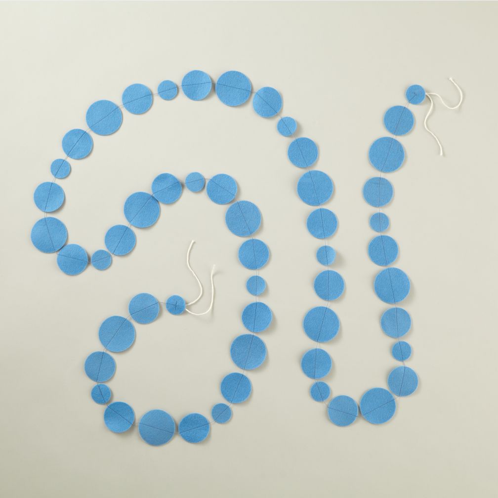 This Garland is Shaping Up (Light Blue Circle)