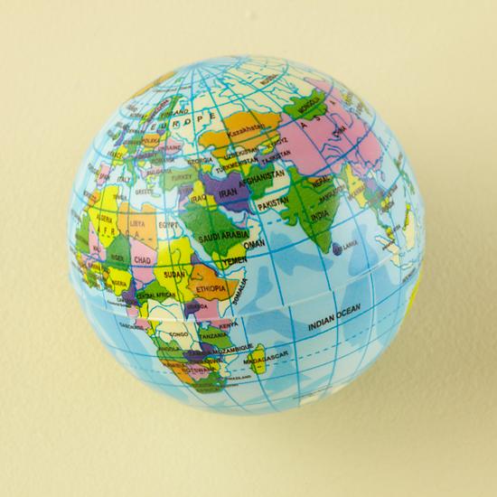 Gift_BouncingBall_Globe_0811