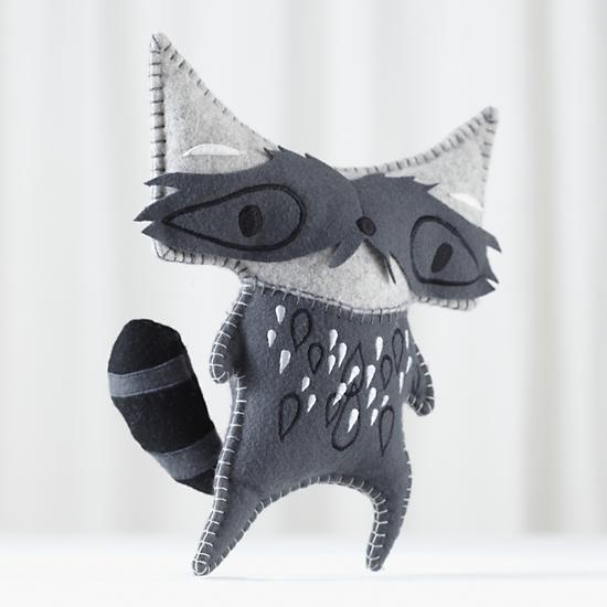 Plush_Crowded_Teeth_Raccoon